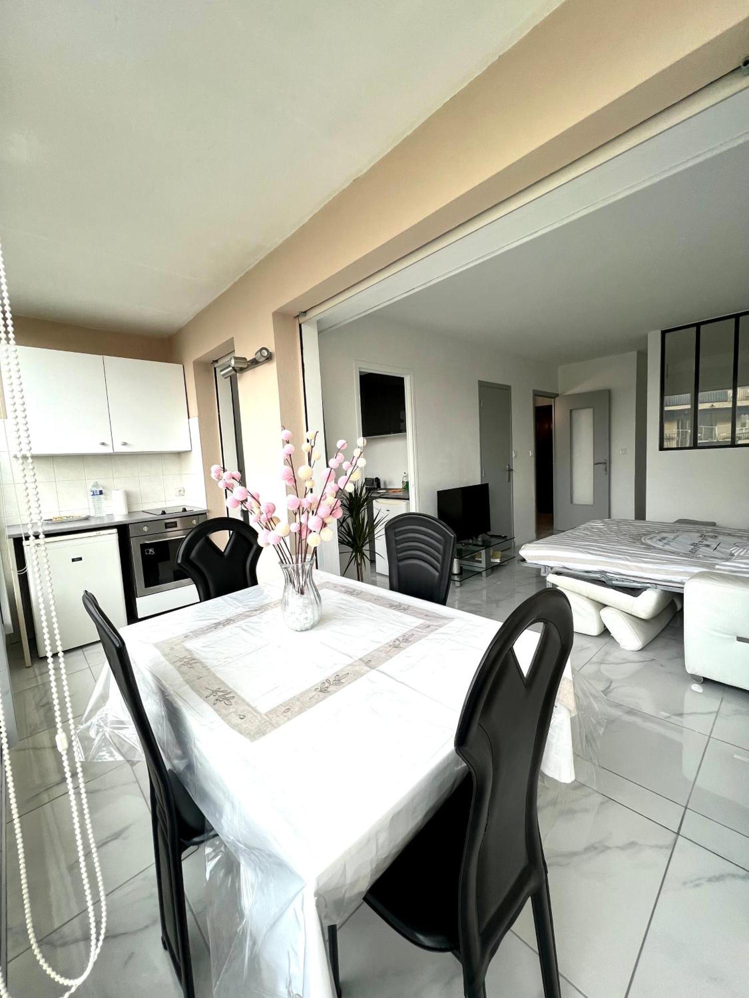 Studio 4 Couchages A 12 Min De La Plage A Pied Avec Wifi, Le Parking Est En Option Antibes Esterno foto